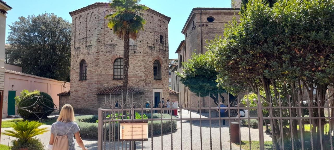 Corte Cavour. Una mansarda nel cuore della città Ravenne Extérieur photo