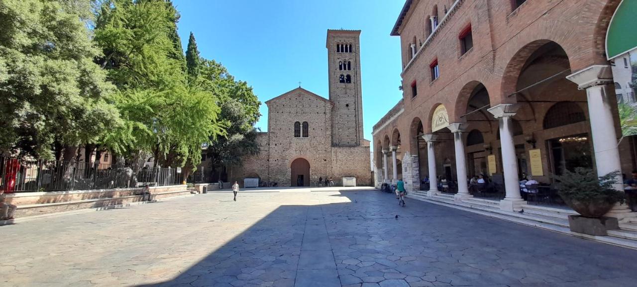 Corte Cavour. Una mansarda nel cuore della città Ravenne Extérieur photo