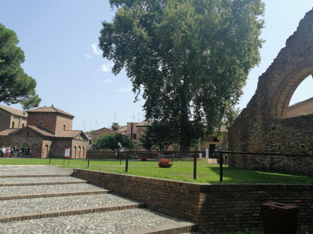 Corte Cavour. Una mansarda nel cuore della città Ravenne Extérieur photo